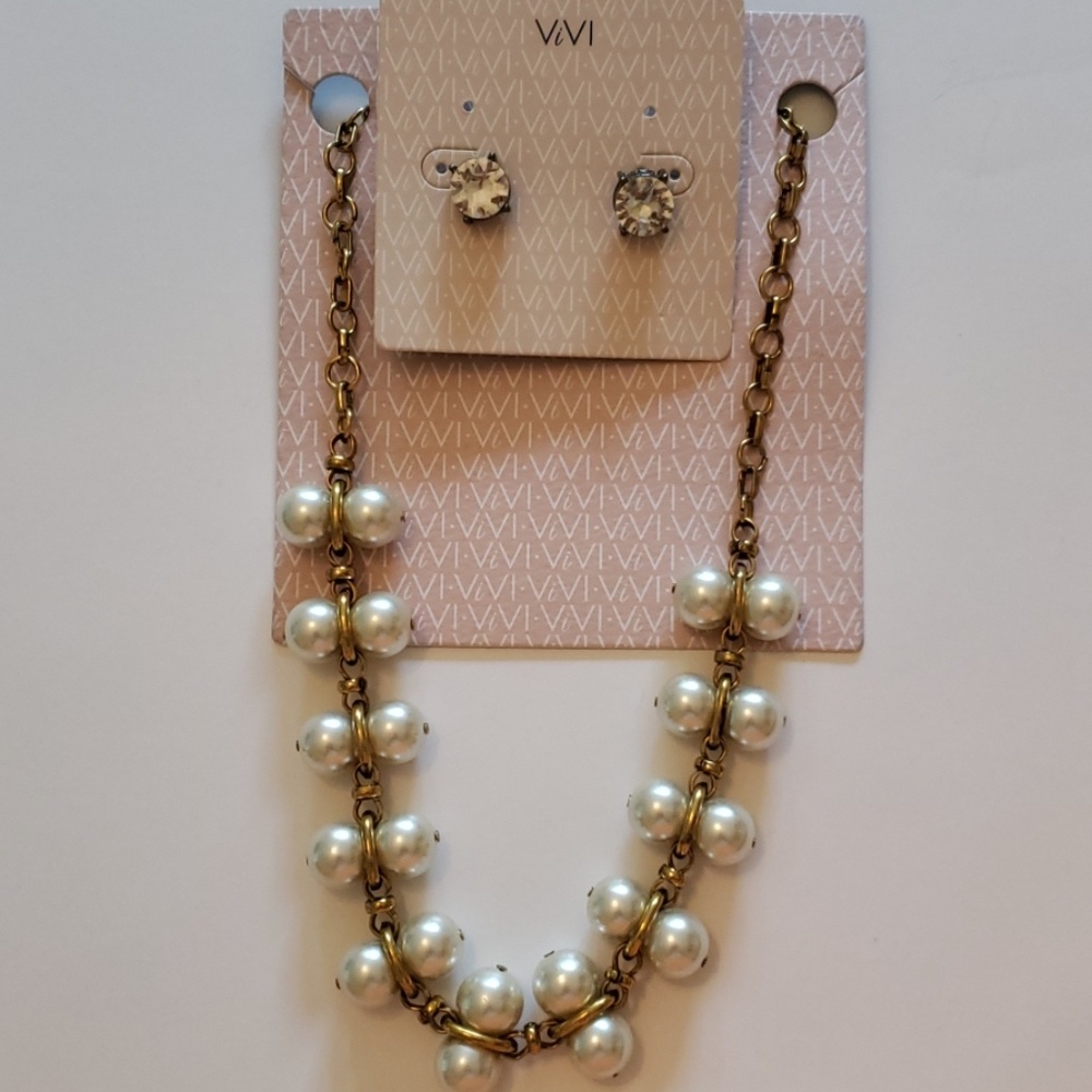 Vivi necklace and earrings